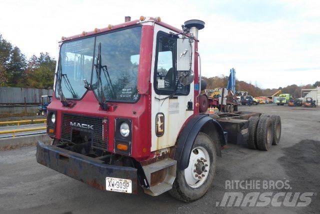 Mack MR688S Pojazdy pod zabudowę