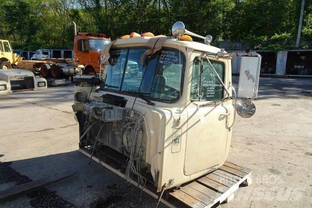 Mack RD690S Kabiny i wnętrze