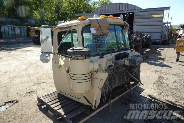 Mack RD690S Kabiny i wnętrze