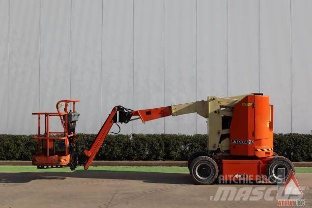 JLG E300AJP Podnośniki przegubowe
