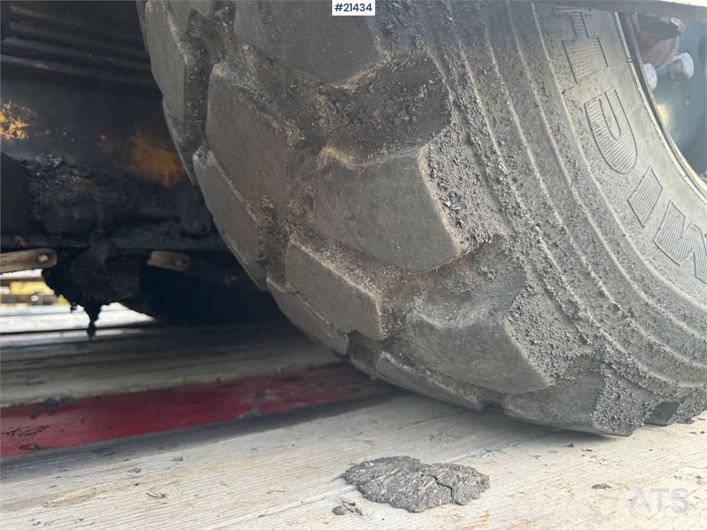 CAT AP 300 Rozściełacze do asfaltu