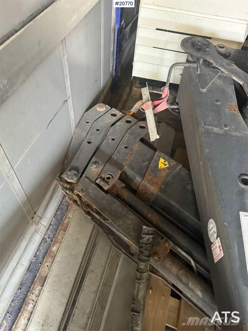 Hiab 125-4 Crane Inne