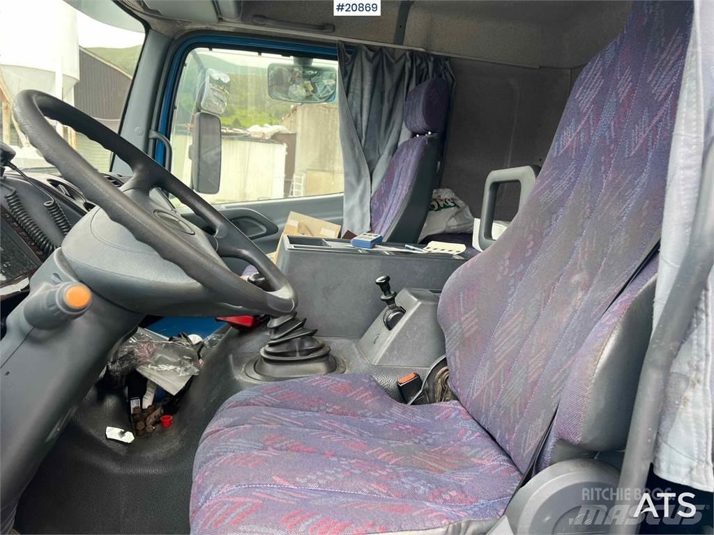 Mercedes-Benz 1523 Samochody ciężarowe ze skrzynią zamkniętą
