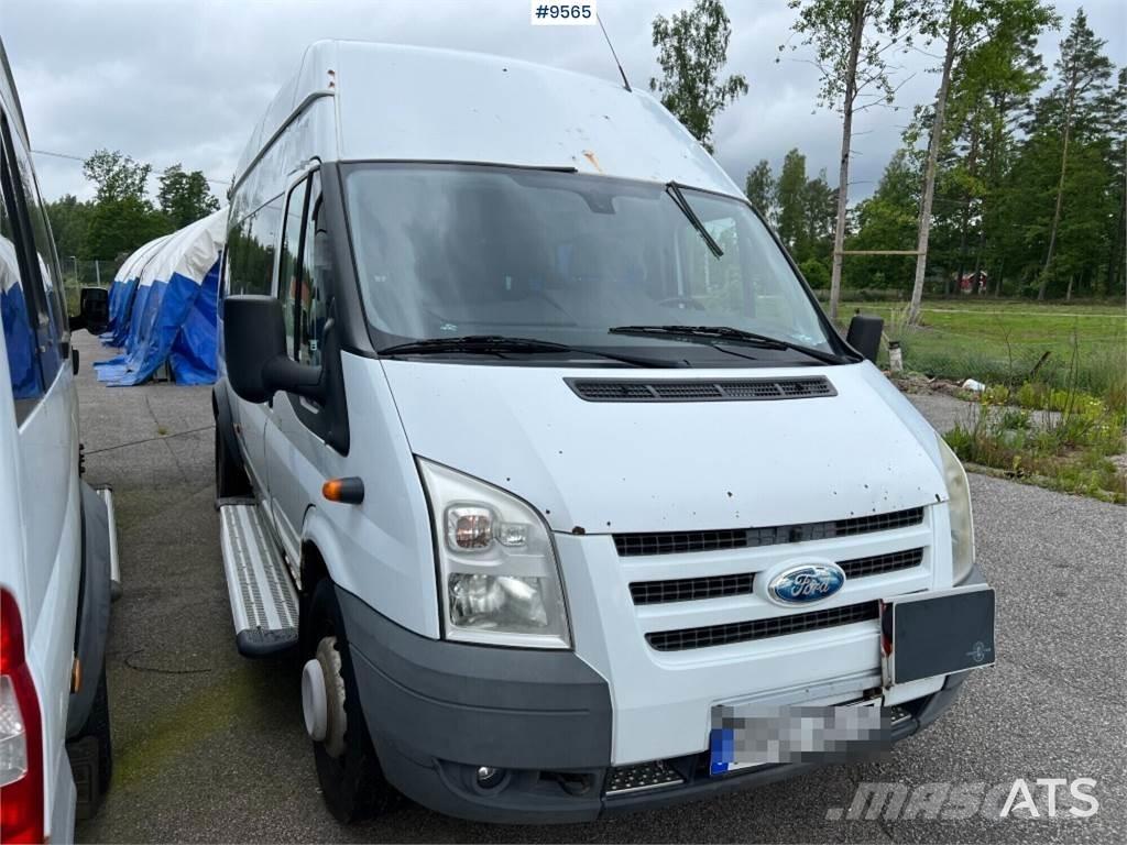 Ford Transit Minibusy