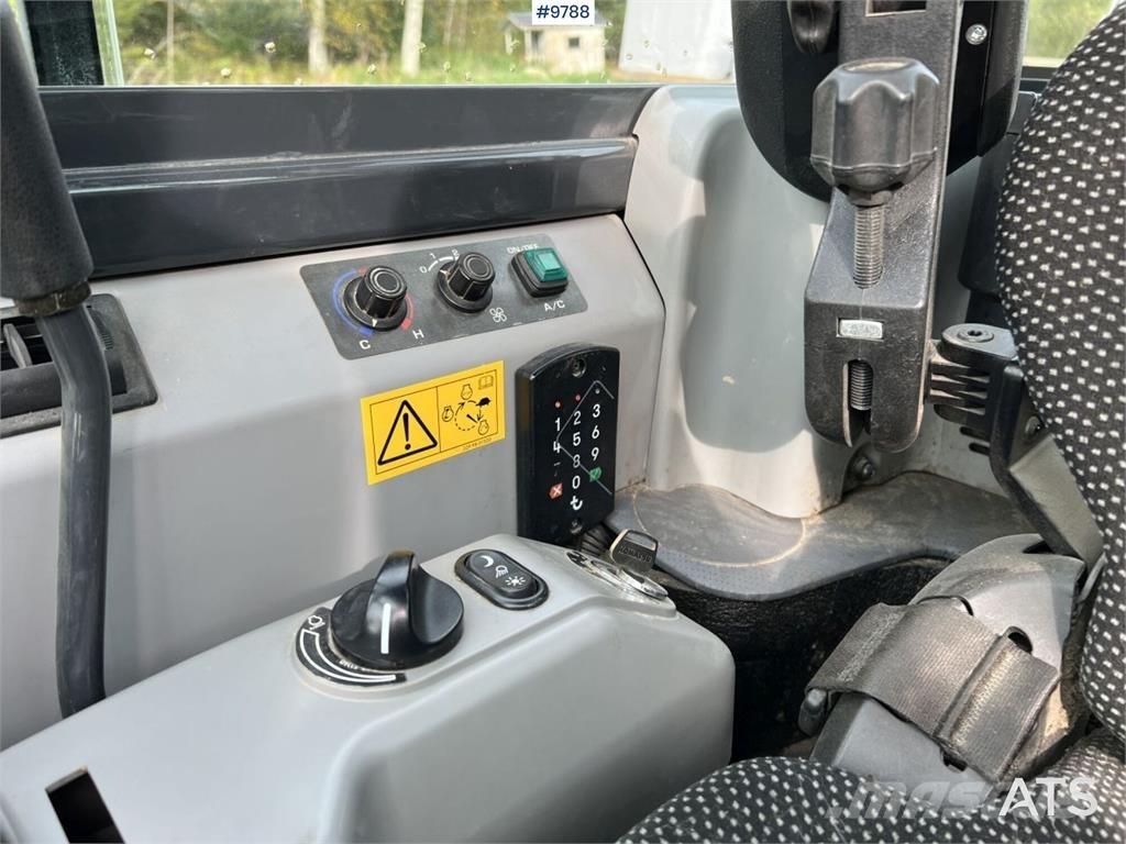 Komatsu PC55MR-5E0 Minikoparki