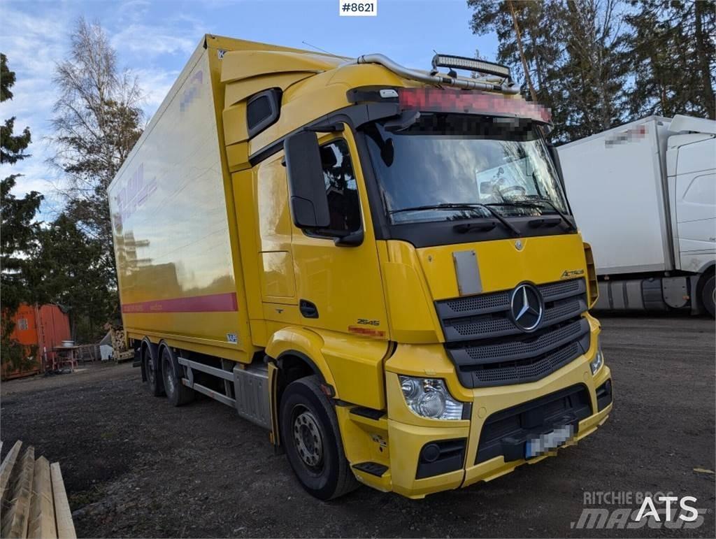 Mercedes-Benz 963-0-C Samochody ciężarowe ze skrzynią zamkniętą