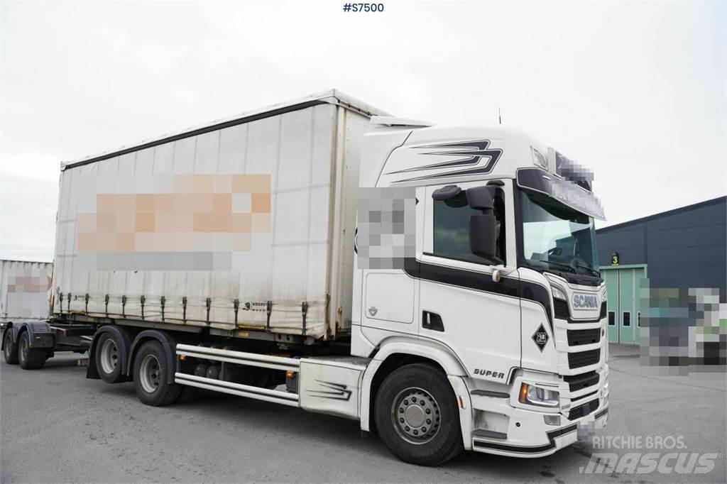 Scania R580 Samochody ciężarowe ze skrzynią zamkniętą