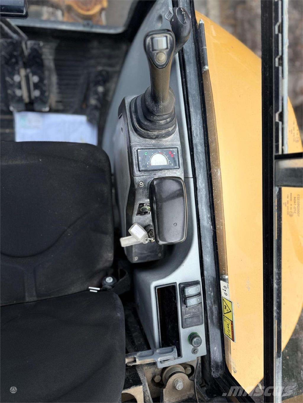 CAT 302.7 DCR Minikoparki