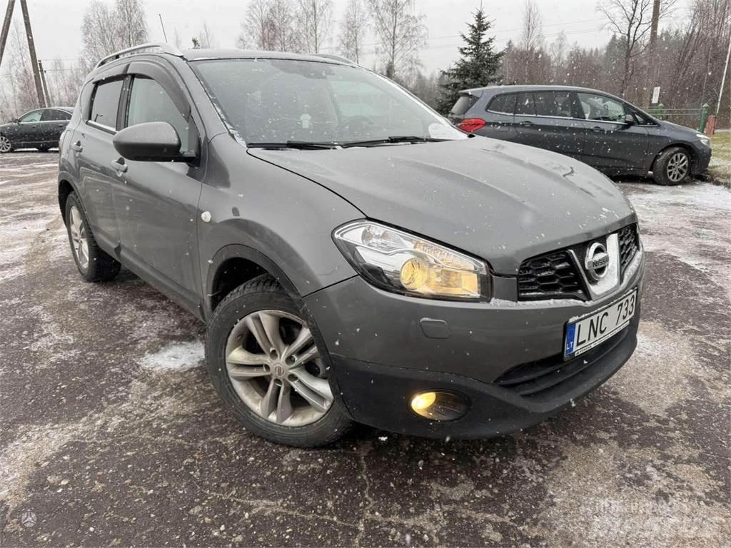 Nissan  Samochody osobowe
