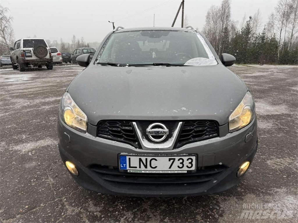 Nissan  Samochody osobowe