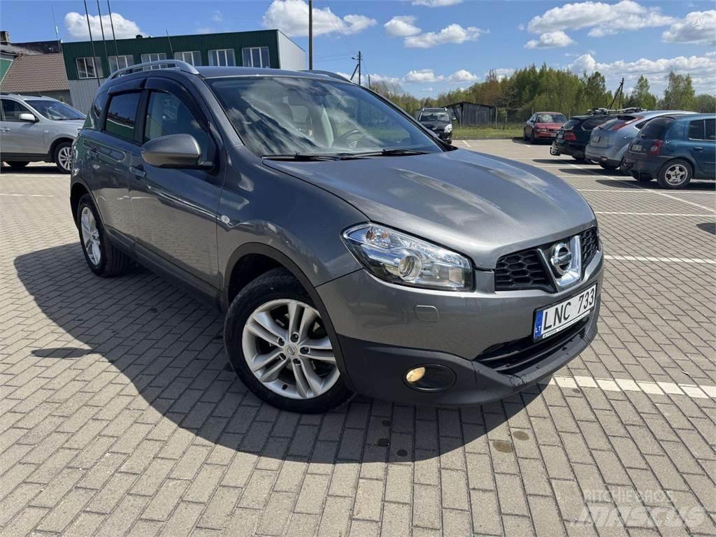 Nissan  Samochody osobowe