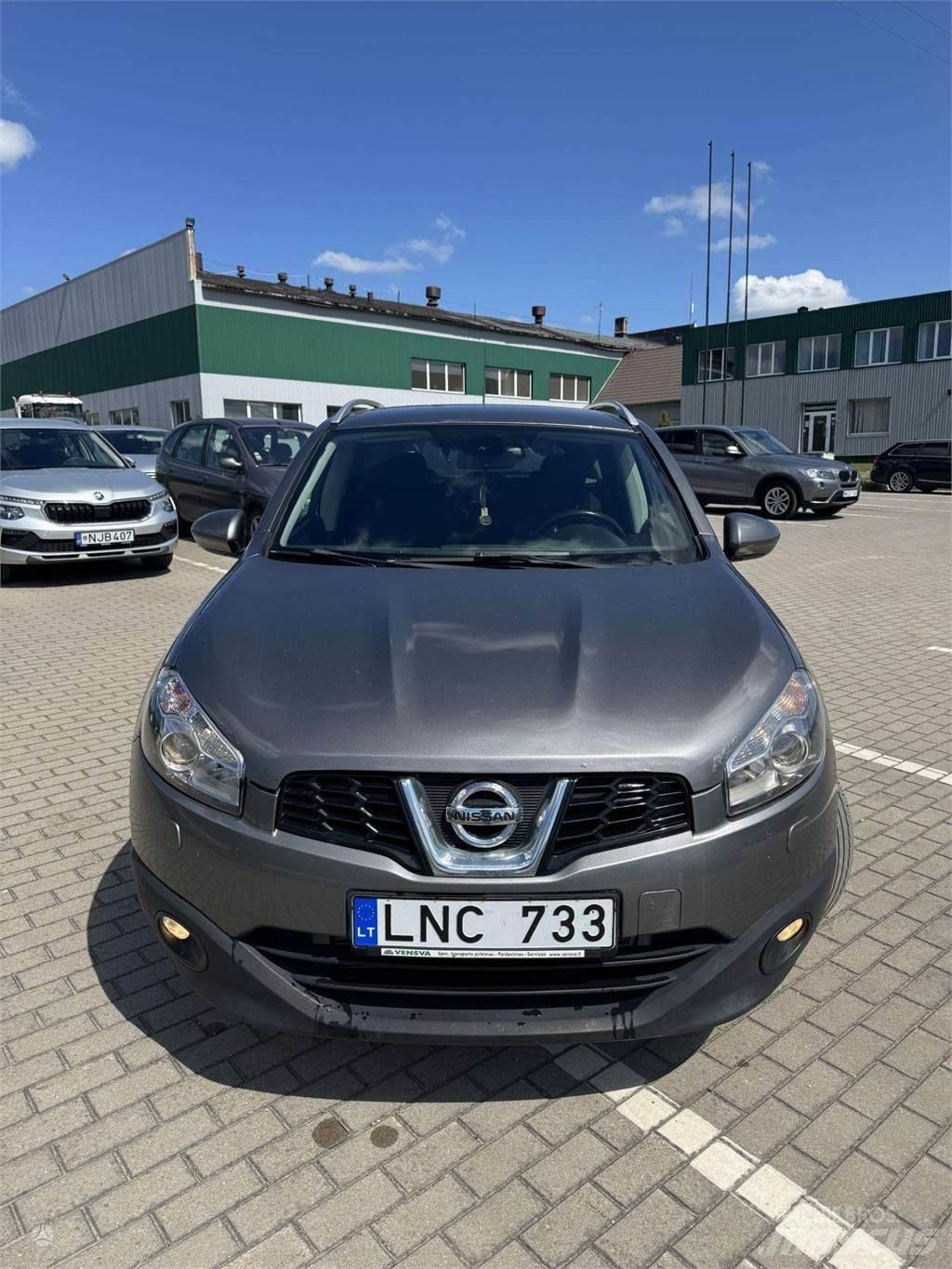 Nissan  Samochody osobowe