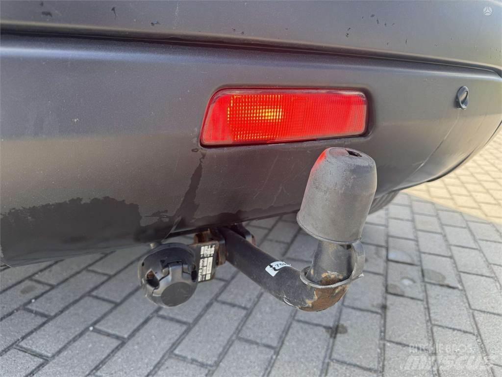 Nissan  Samochody osobowe