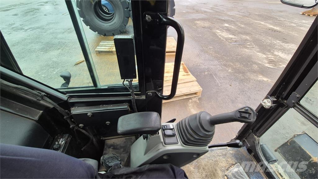 CAT 308E2CR Minikoparki