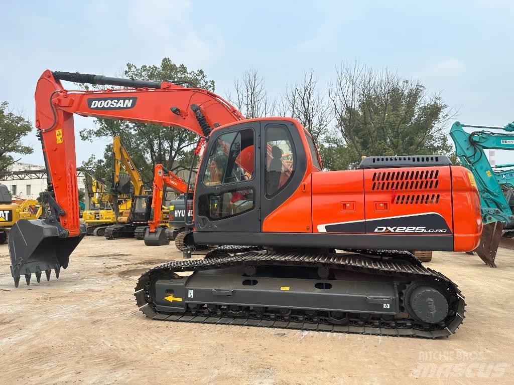 Doosan DX 225 LC-9 Koparki gąsienicowe