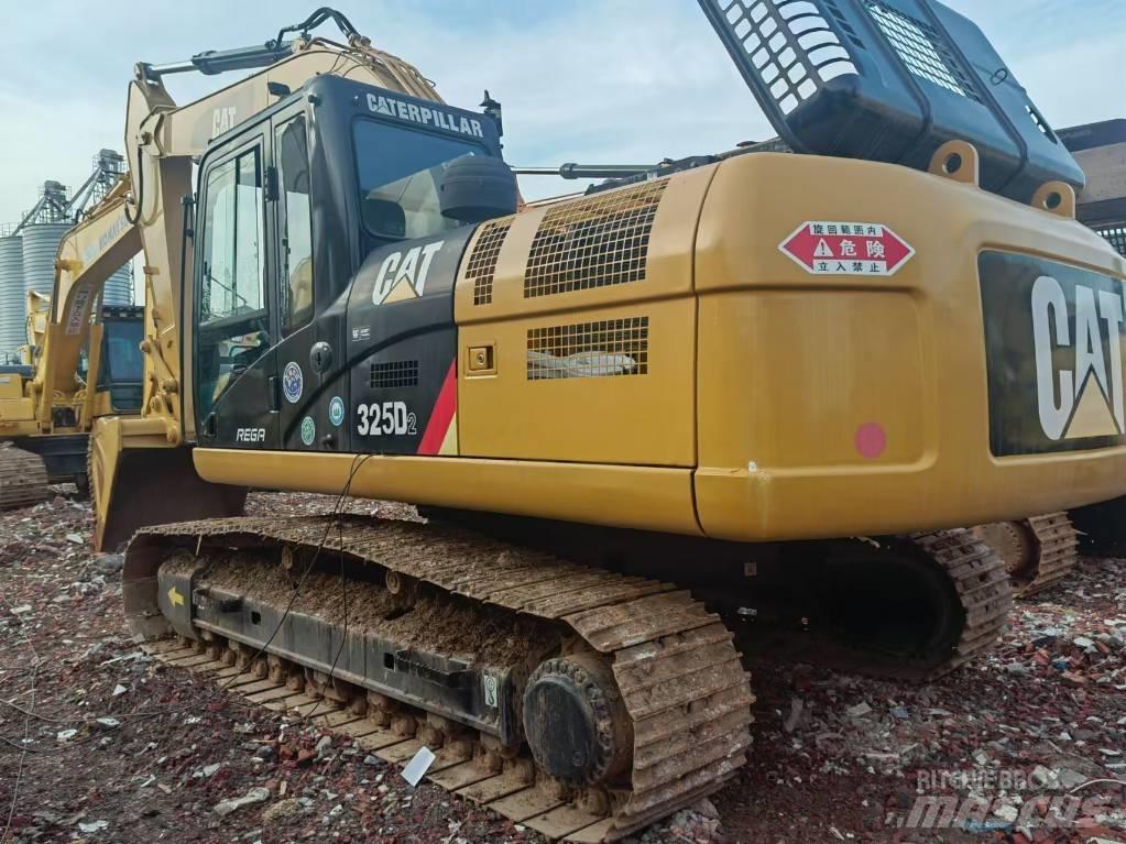CAT 325 D2 Koparki gąsienicowe