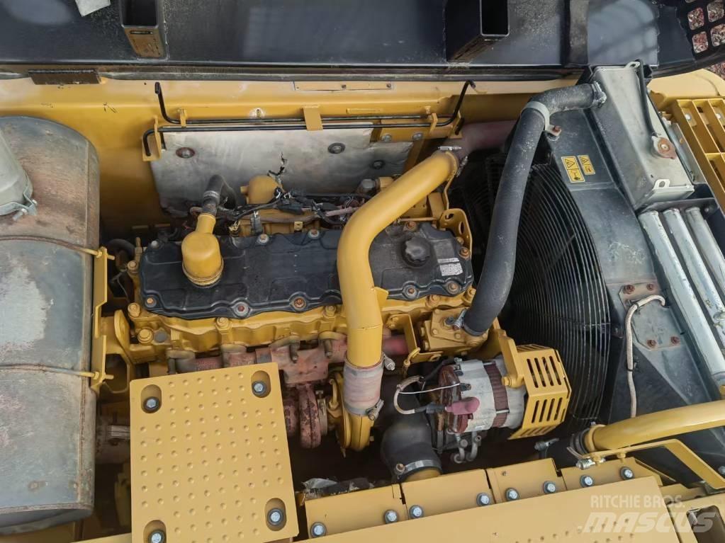 CAT 325 D2 Koparki gąsienicowe