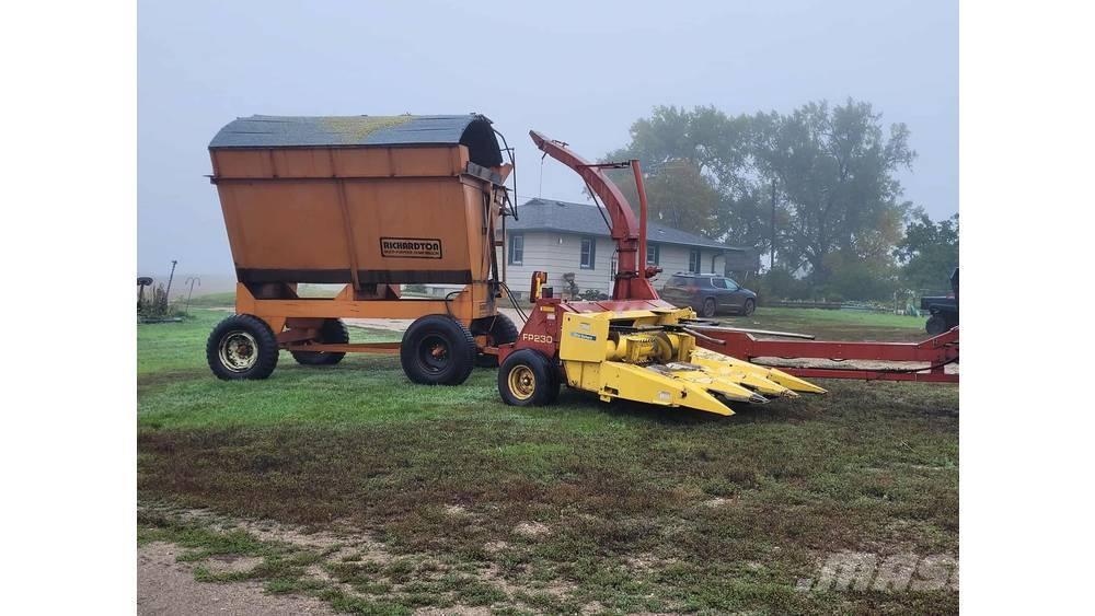 New Holland FP230 Kombajny silosowe