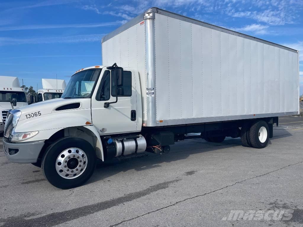 International 4300 Samochody ciężarowe ze skrzynią zamkniętą