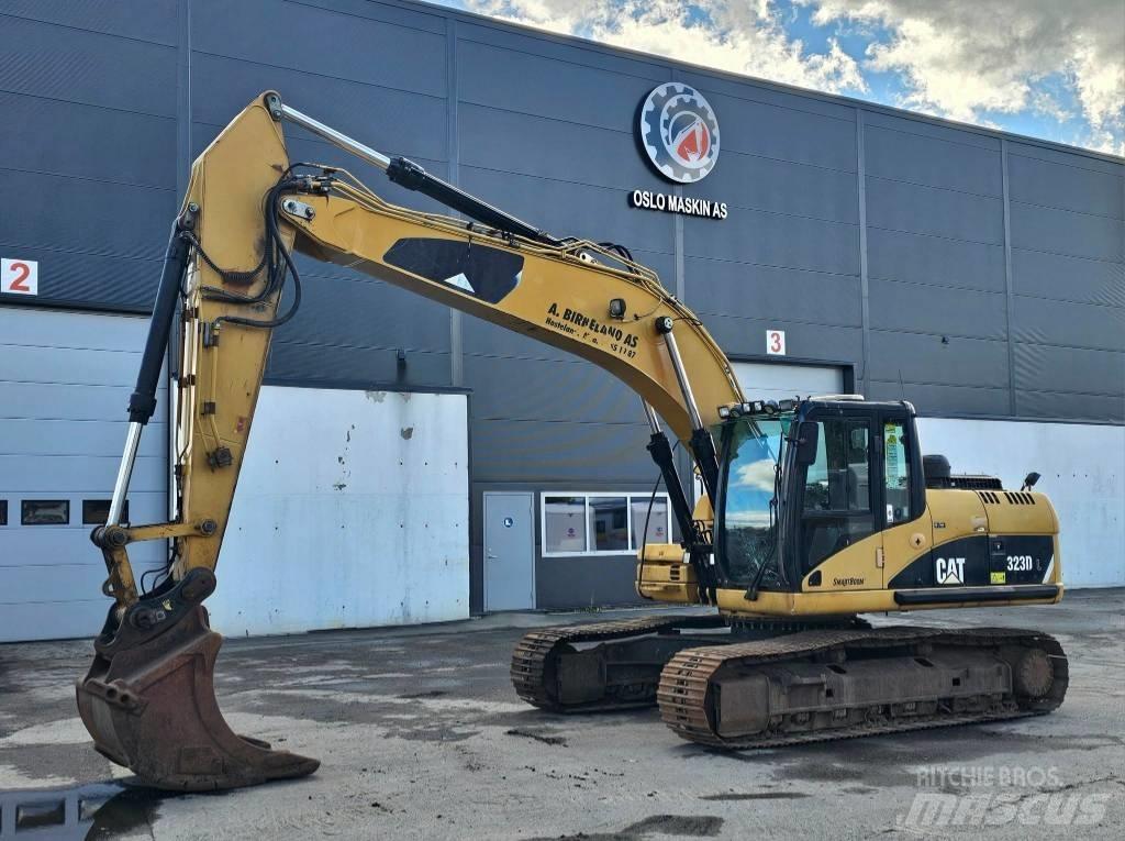 CAT 323 D L Koparki gąsienicowe