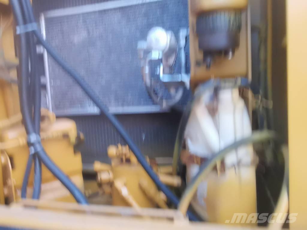 CAT 330 D Koparki gąsienicowe