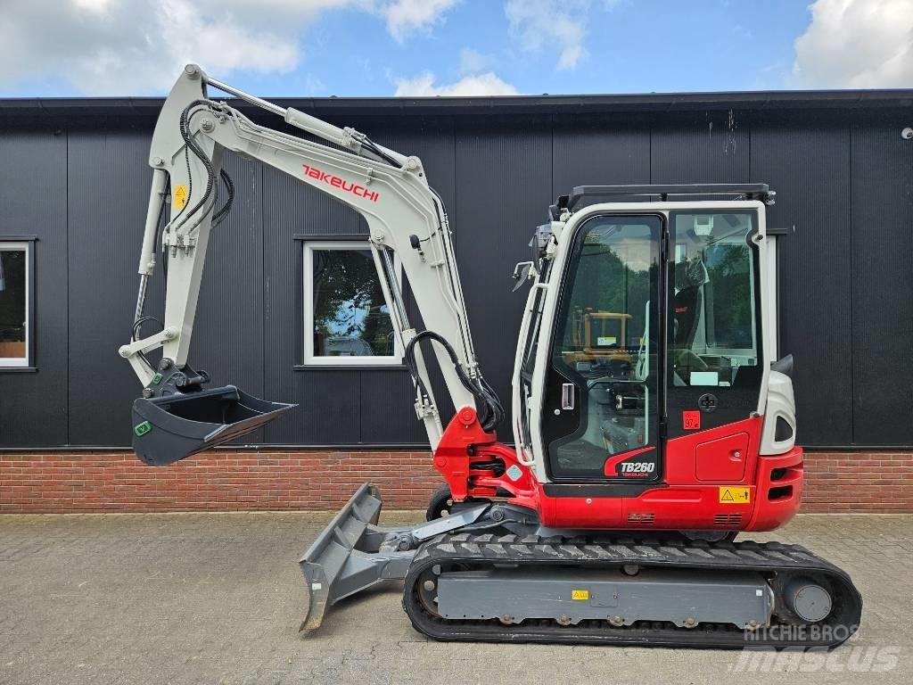 Takeuchi TB 260 Minikoparki