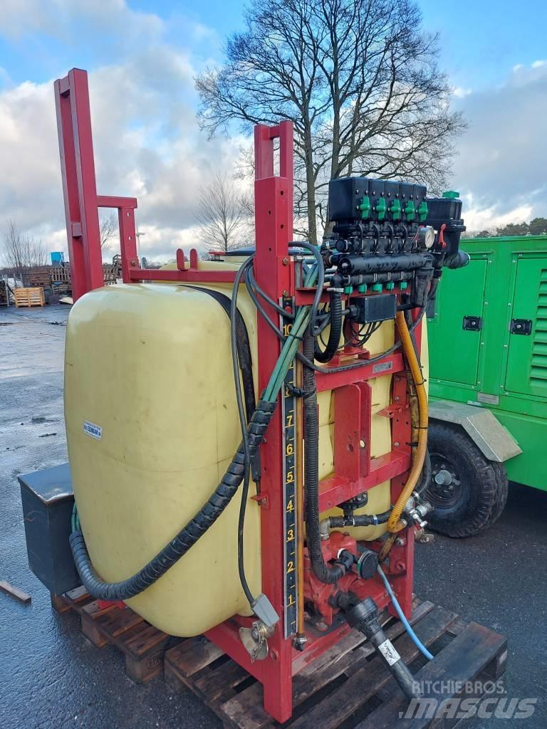 Hardi 1000 liter Zamontowane opryskiwacze