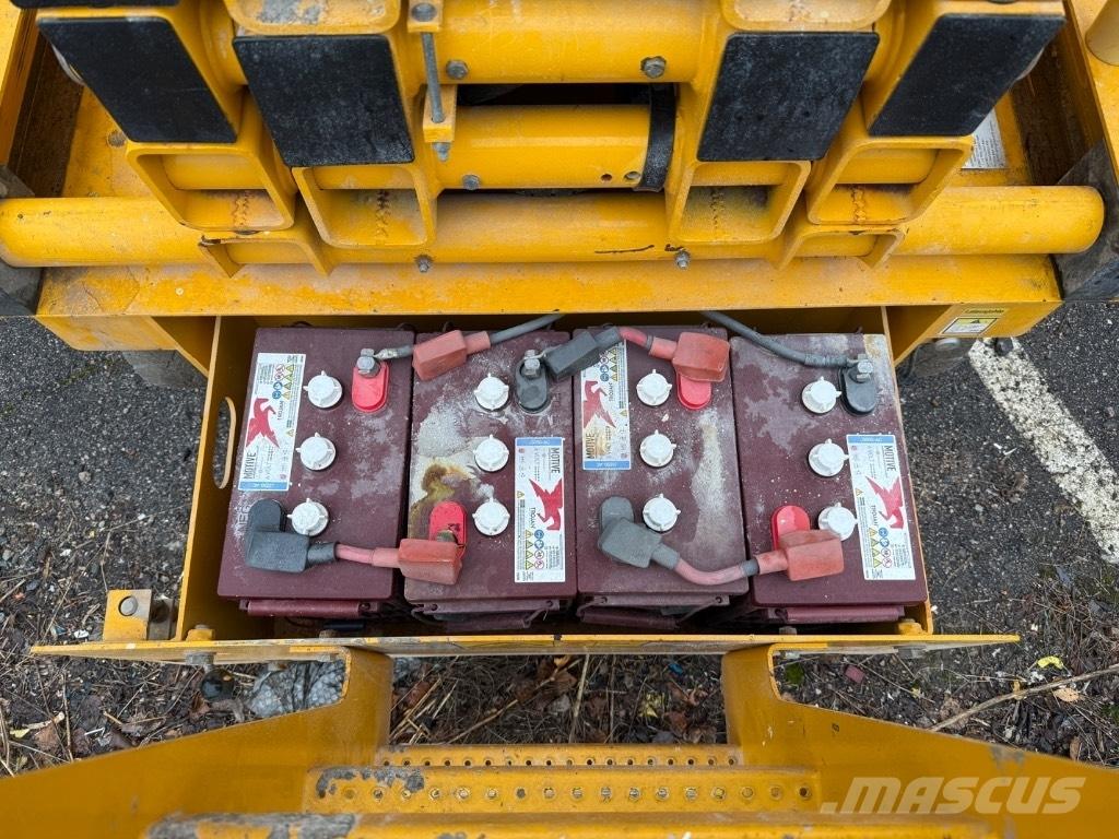 Haulotte Compact 14 Podnośniki nożycowe