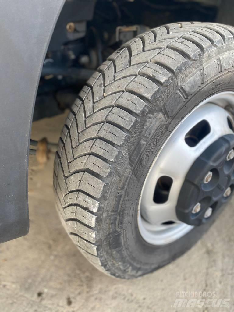 Iveco Daily 35 C18 Samochody dostawcze ze skrzynią zamkniętą