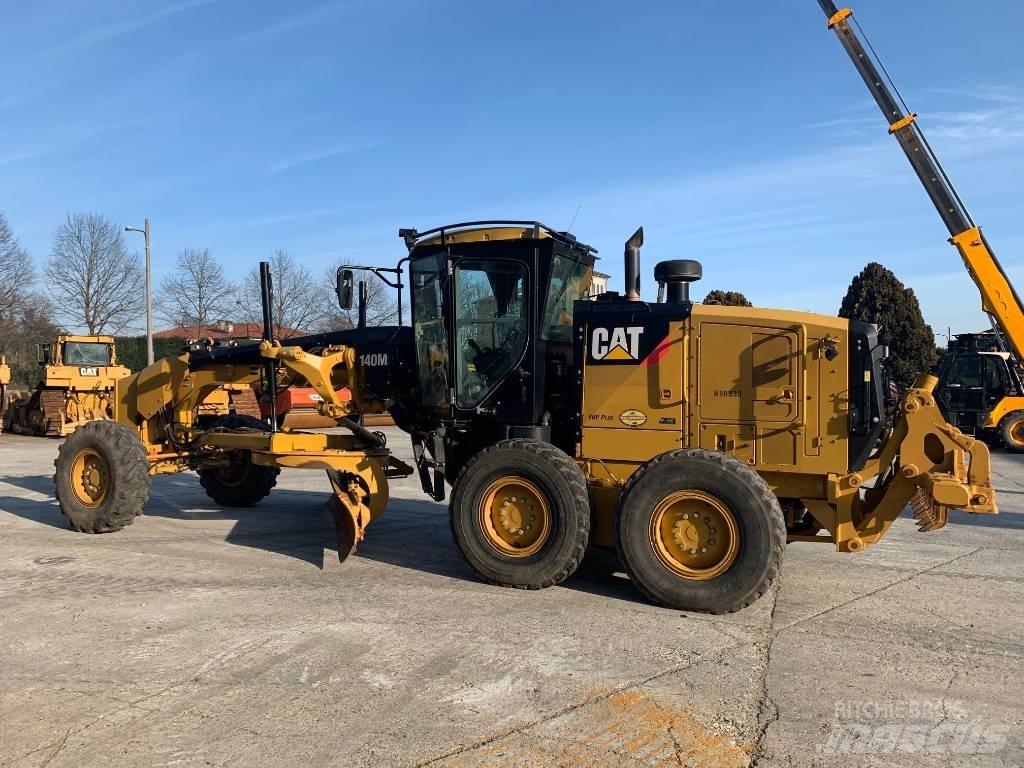 CAT 140 M 2 Równiarki