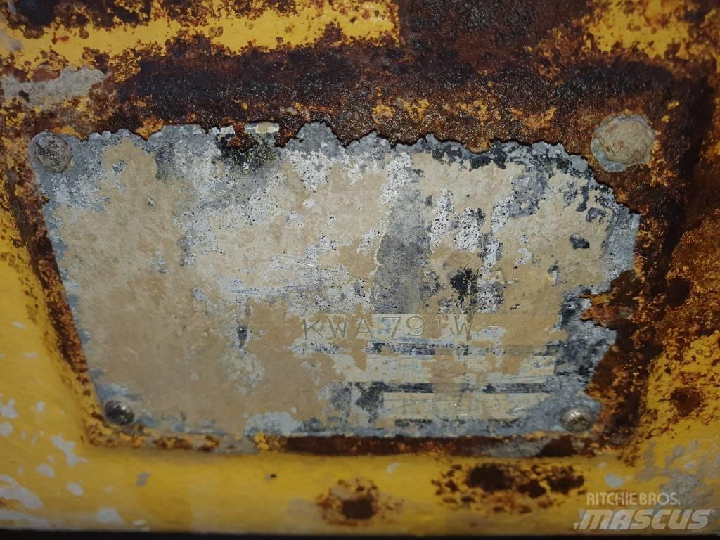 Komatsu WA180.3 Mosty, wały i osie