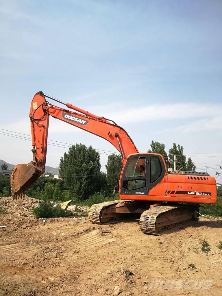 Doosan DX 225 Koparki gąsienicowe
