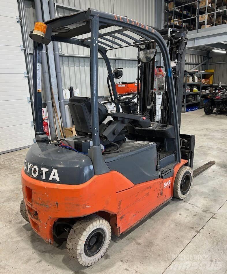 Toyota 8 FBMT 16 Wózki elektryczne