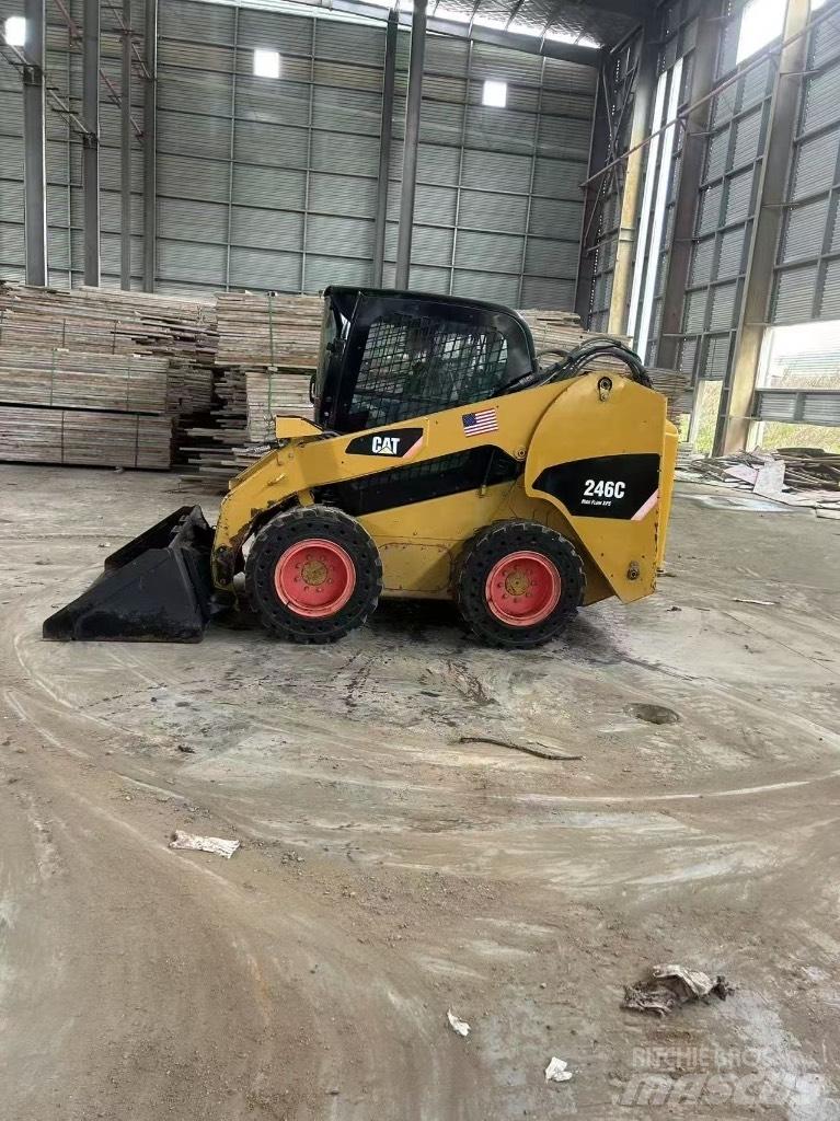 CAT 246 C Ładowarki burtowe