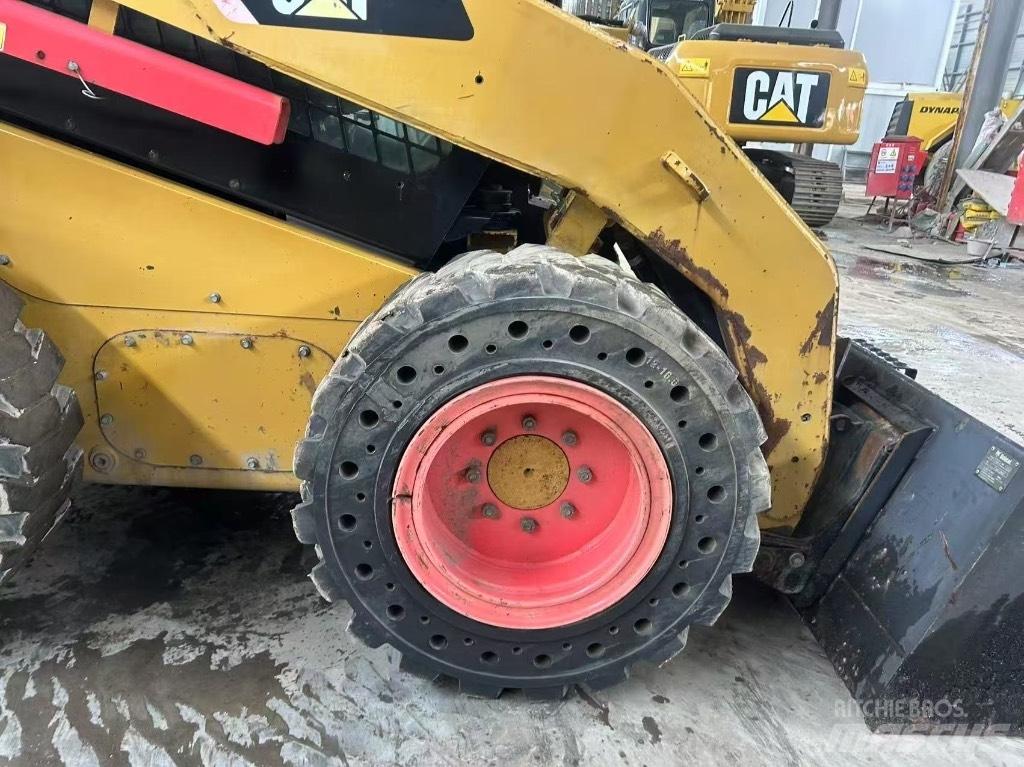 CAT 246 C Ładowarki burtowe