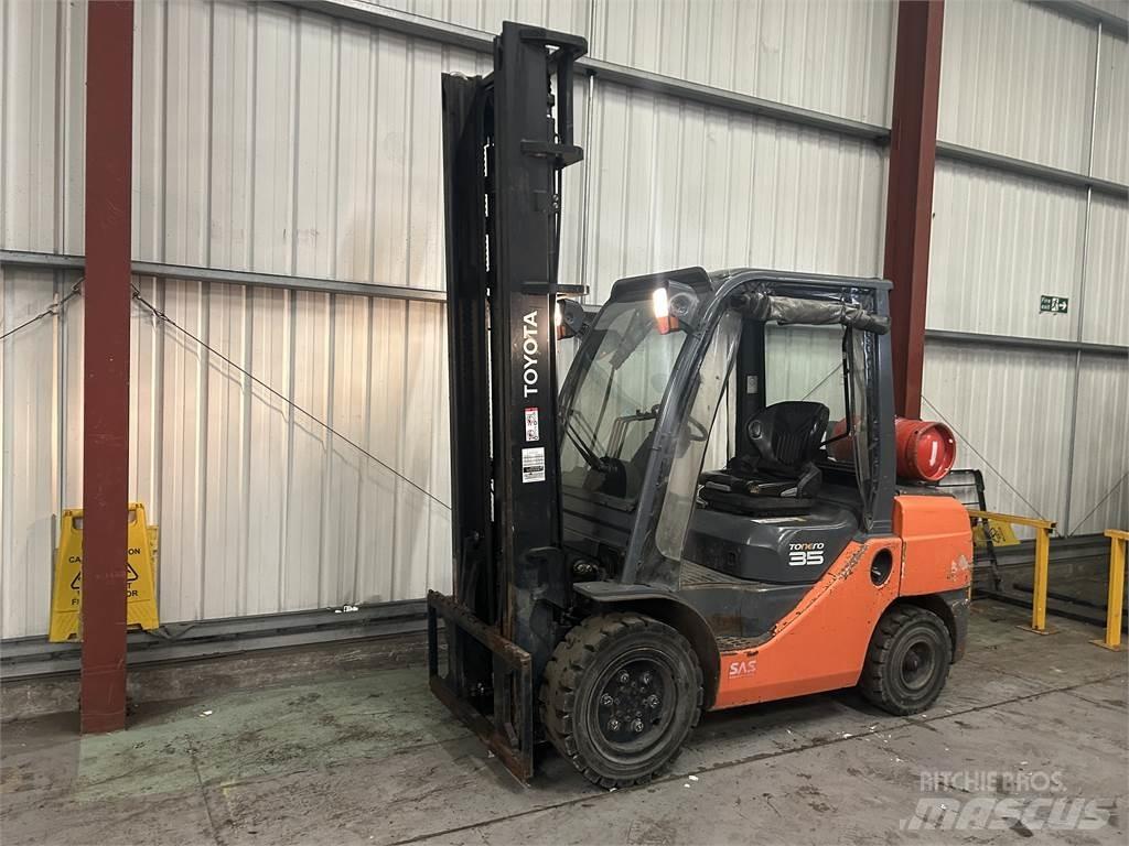 Toyota 02-8FGJF35 Wózki LPG
