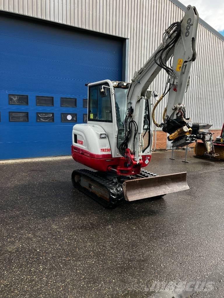 Takeuchi TB 230 Minikoparki
