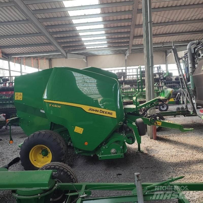 John Deere F441M Prasy zwijające