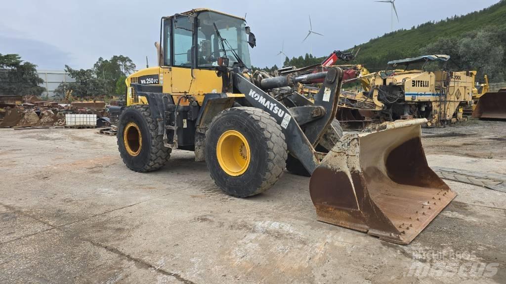 Komatsu WA 250 Ładowarki kołowe