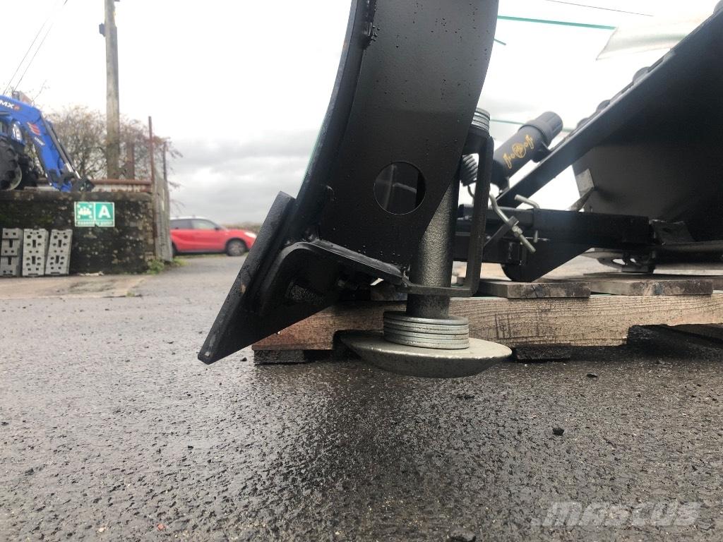 JCB Snow Plough Pługi