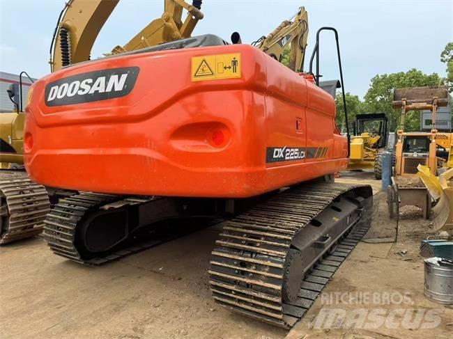 Doosan DX 225 LCA Koparki gąsienicowe