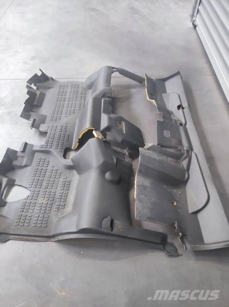 Nissan Floor Mat Kabiny i wnętrze