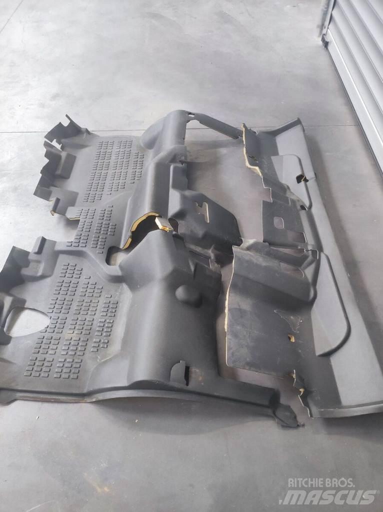 Nissan Floor Mat Kabiny i wnętrze