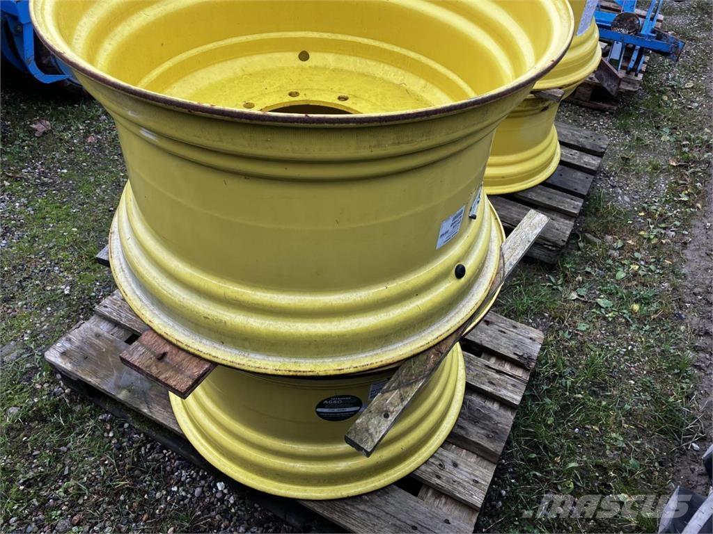 John Deere 18x30 Opony, koła i felgi
