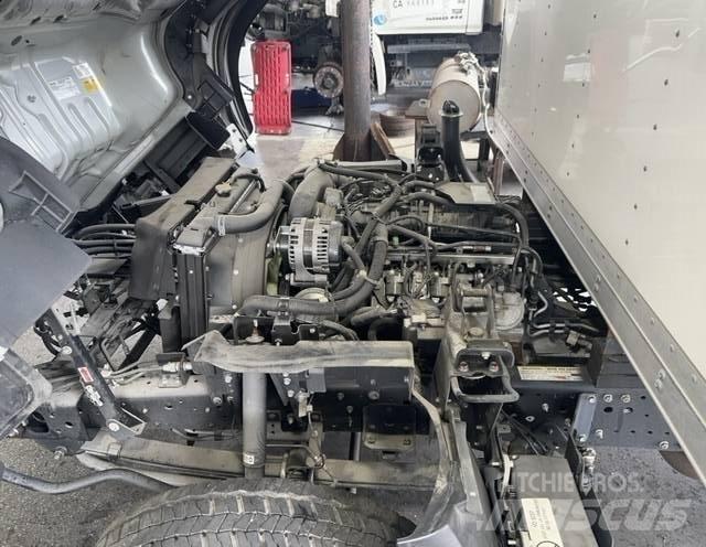 Isuzu NPR Samochody ciężarowe ze skrzynią zamkniętą