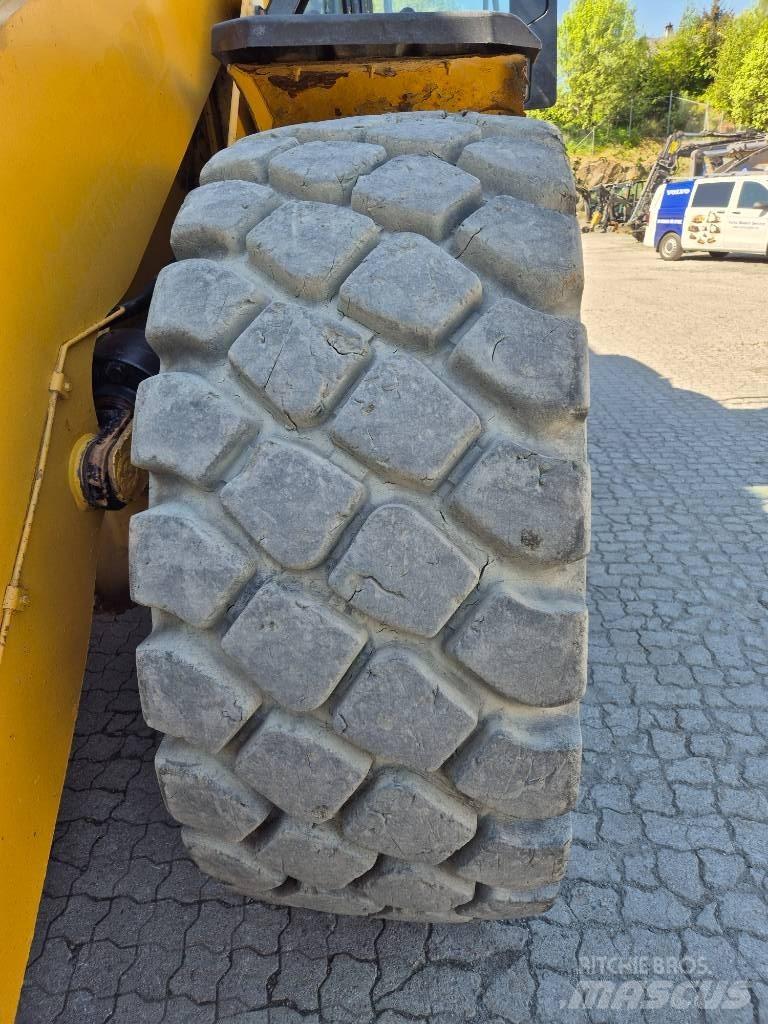 CAT 966M Ładowarki kołowe
