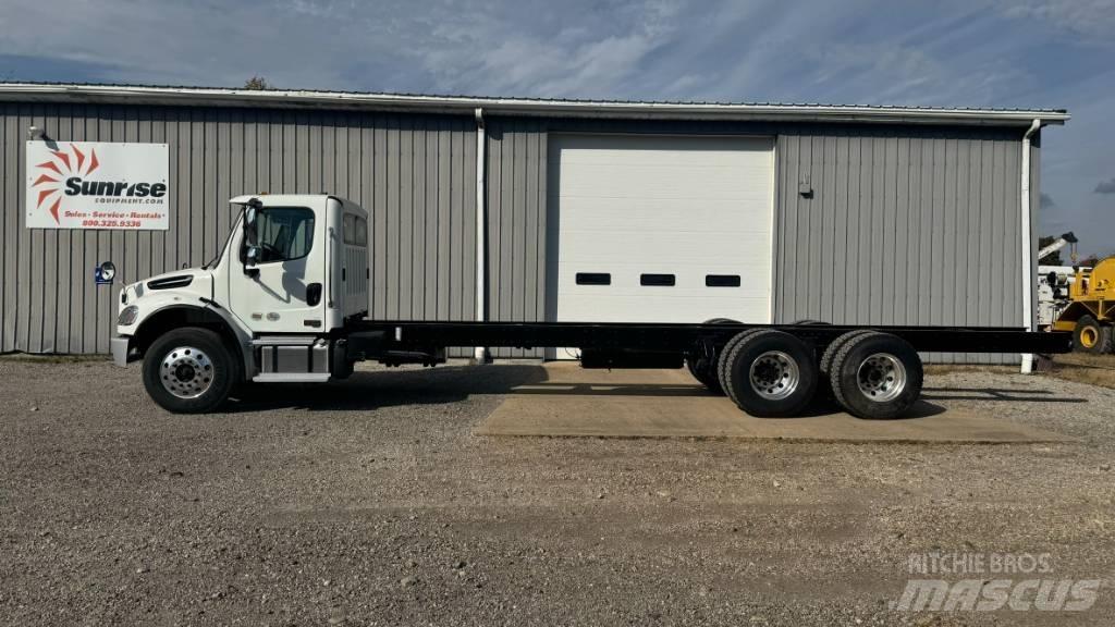 Freightliner M2 Pojazdy pod zabudowę
