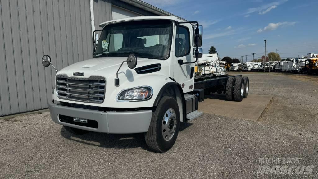 Freightliner M2 Pojazdy pod zabudowę