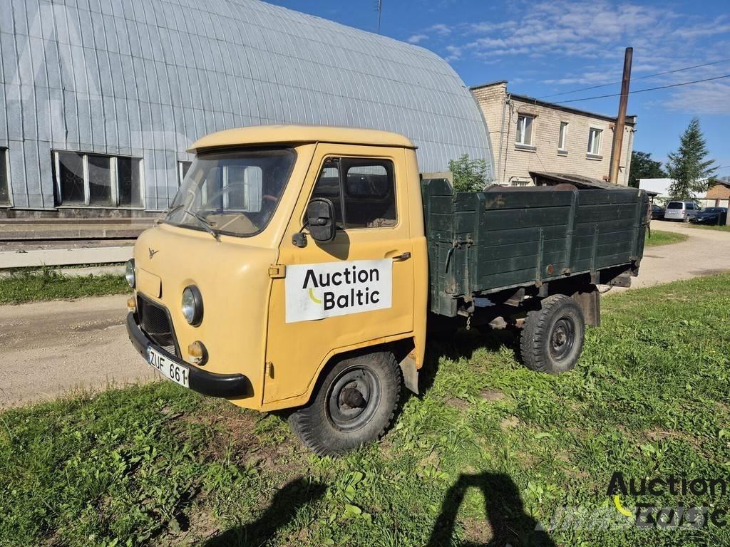  UAZ 3303 Pick-upy / Pojazdy z otwieranymi burtami