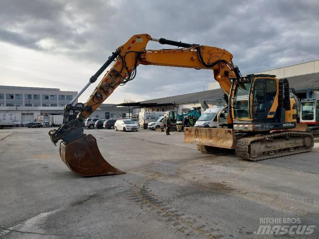 Hyundai HX 235 LCR Koparki gąsienicowe